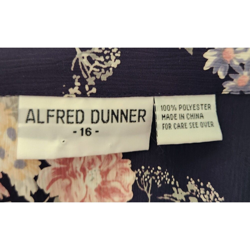 Alfred Dunner Women's Top Size 16 Navy Blue Floral Bouquets Polo Button Style - Picture 3 of 7
